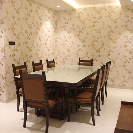 Hotel Madhuban Silvassa Extérieur photo
