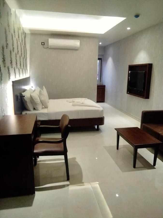 Hotel Madhuban Silvassa Extérieur photo