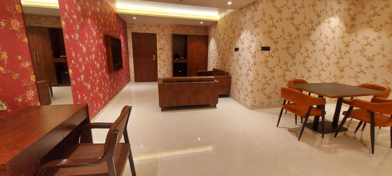Hotel Madhuban Silvassa Extérieur photo