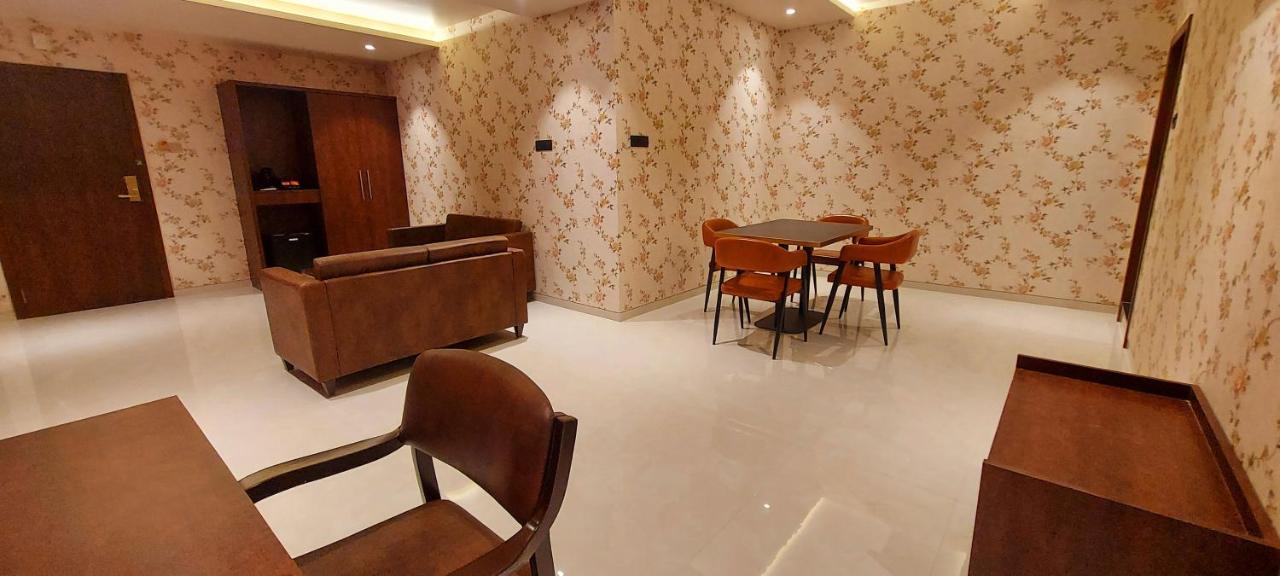 Hotel Madhuban Silvassa Extérieur photo
