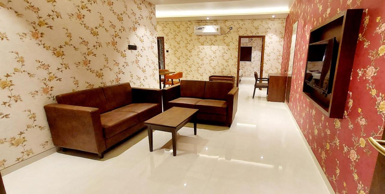 Hotel Madhuban Silvassa Extérieur photo