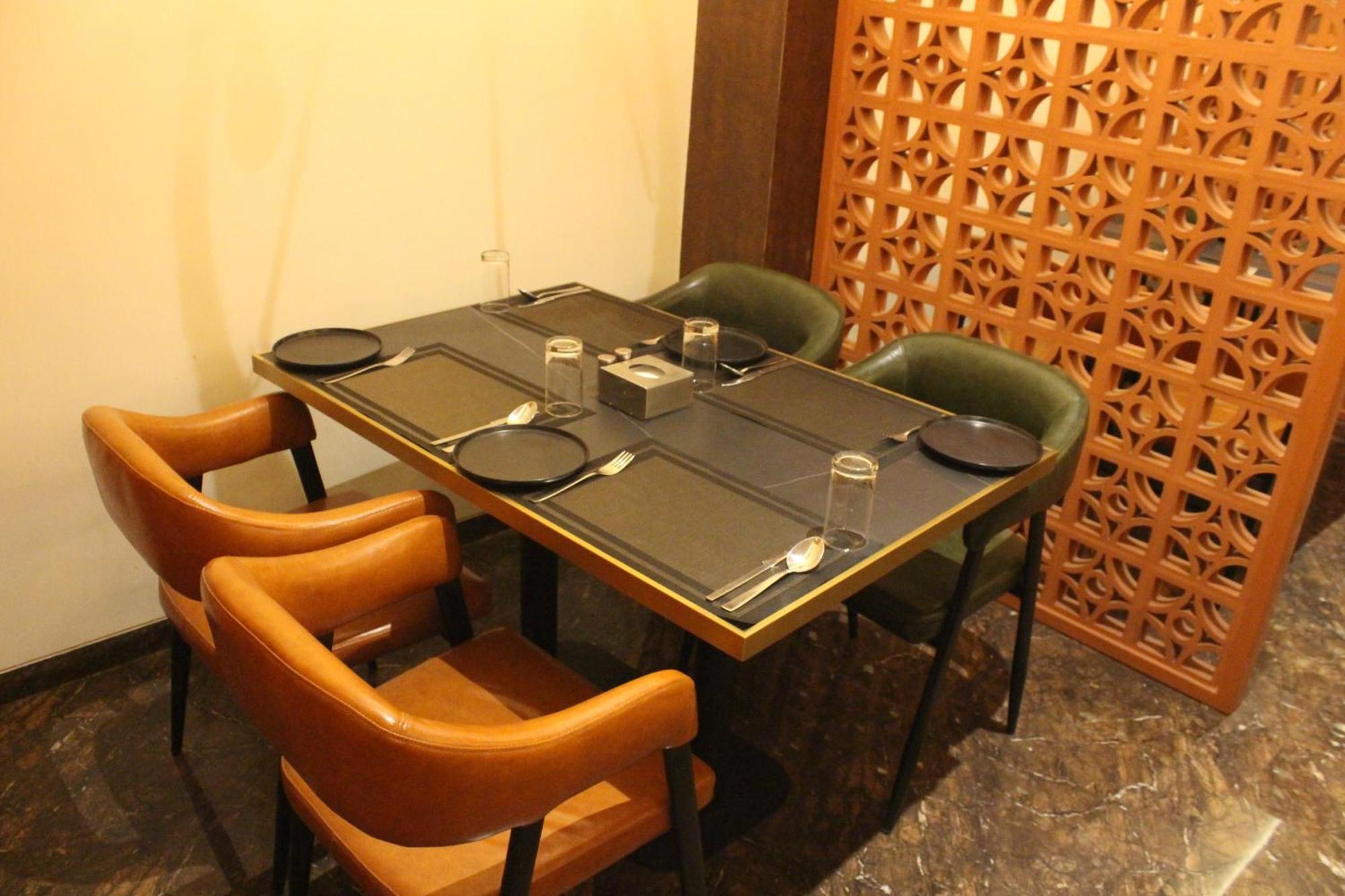 Hotel Madhuban Silvassa Extérieur photo