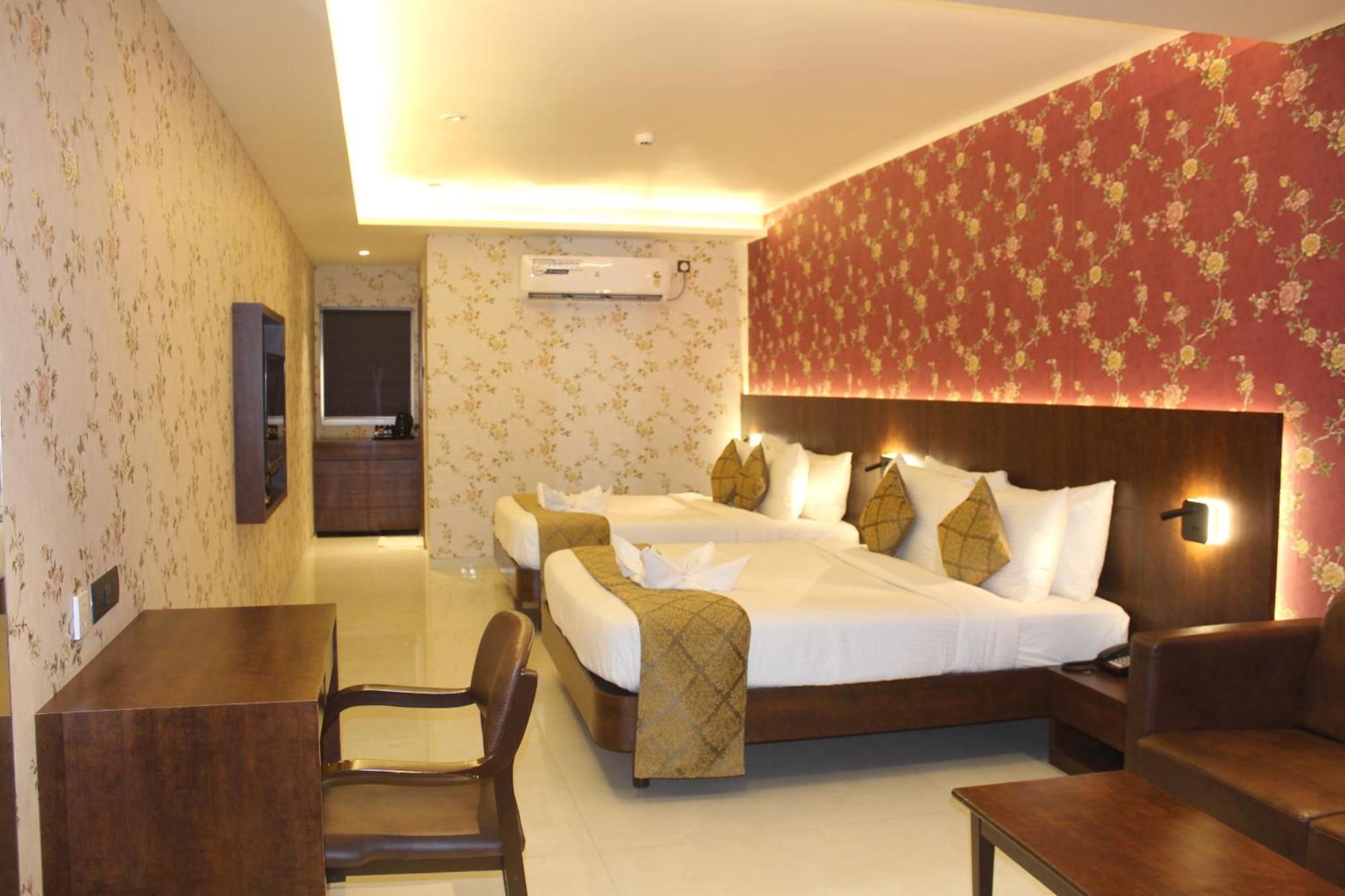 Hotel Madhuban Silvassa Extérieur photo