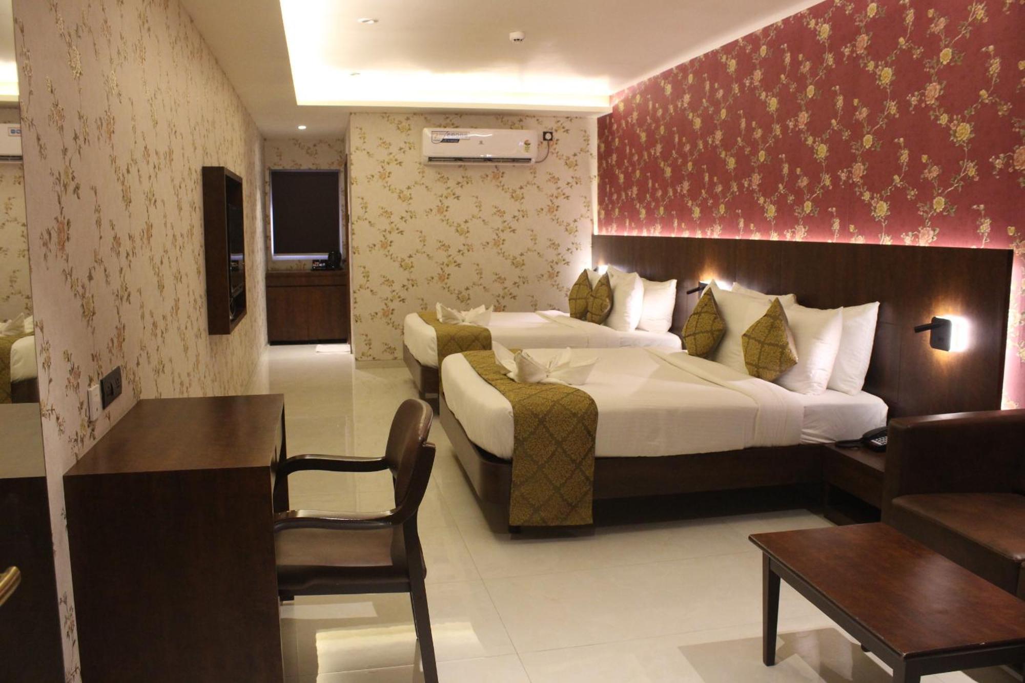 Hotel Madhuban Silvassa Extérieur photo