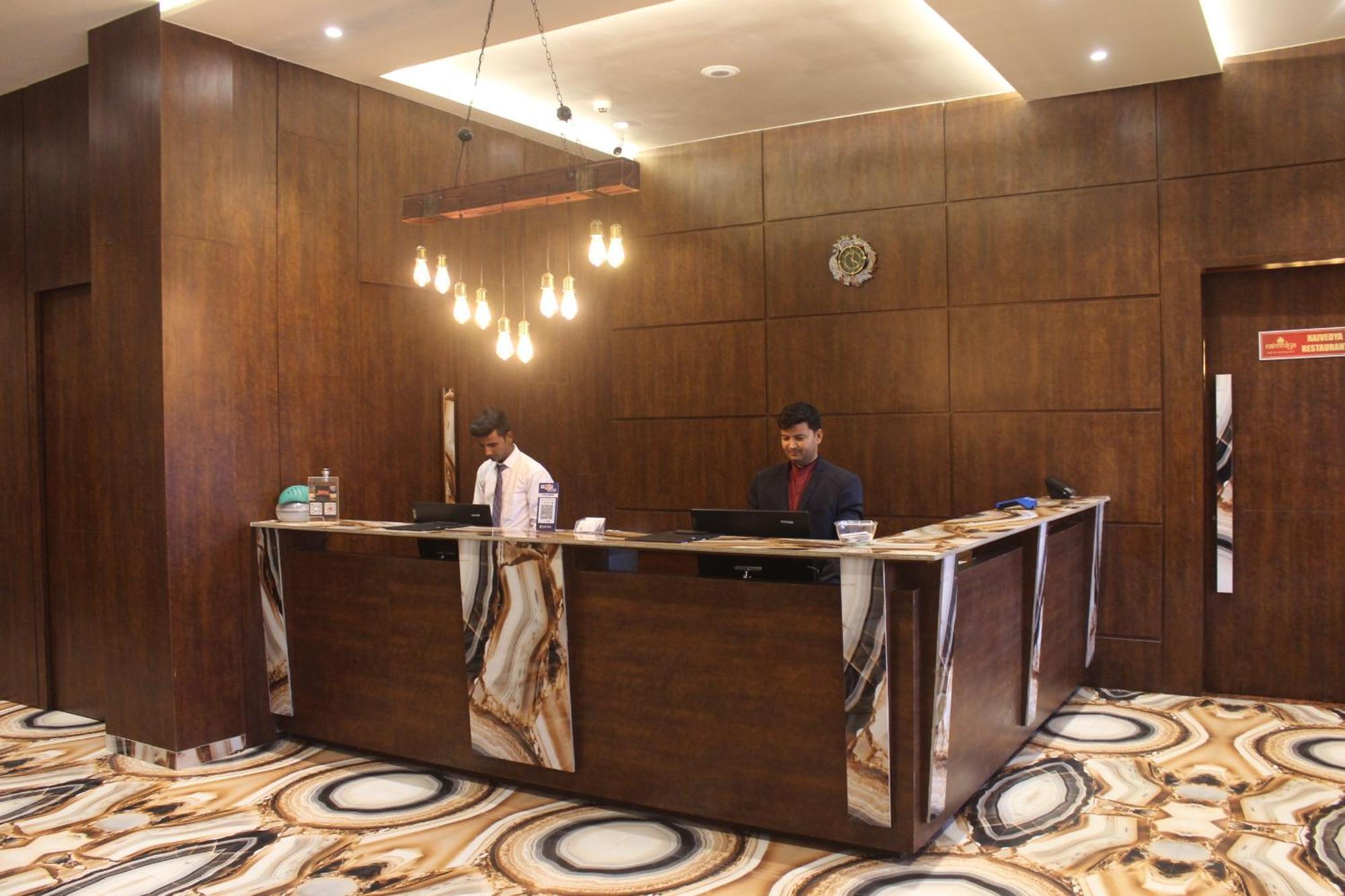 Hotel Madhuban Silvassa Extérieur photo